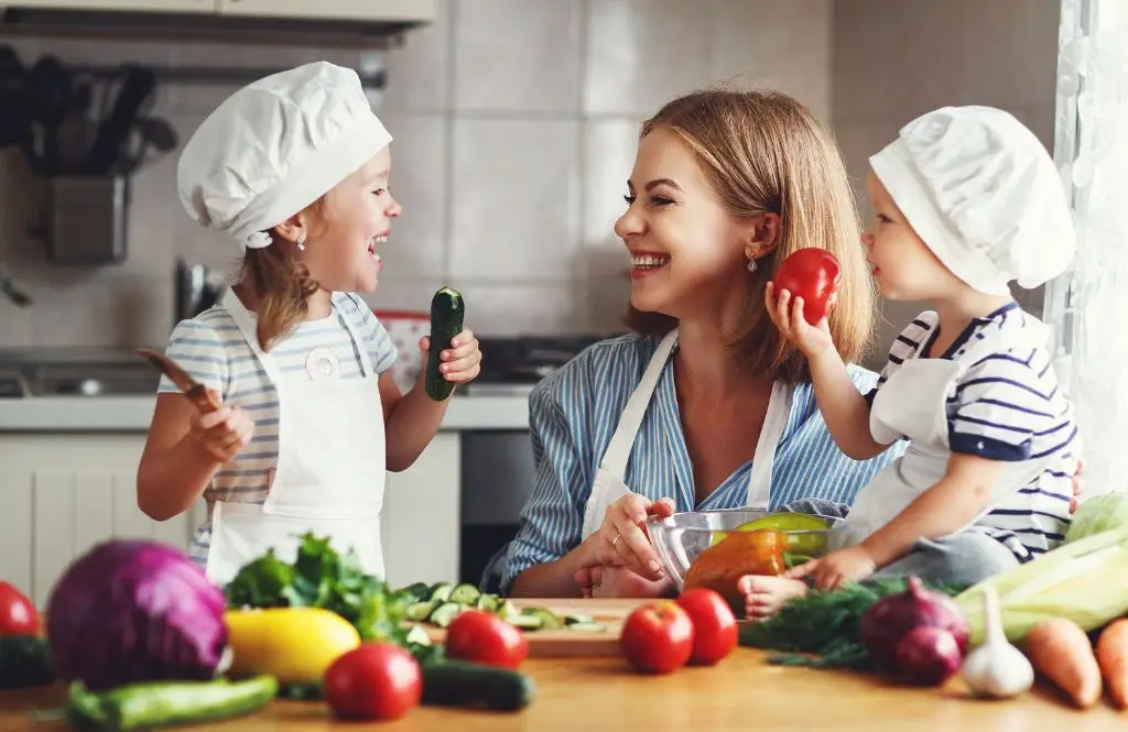 Educación alimentaria familia · Nuttralia · Blog · Cocinando