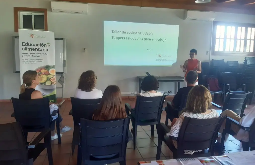 Hábitos alimentarios saludables en la empresa · Nuttralia · Blog · Charla